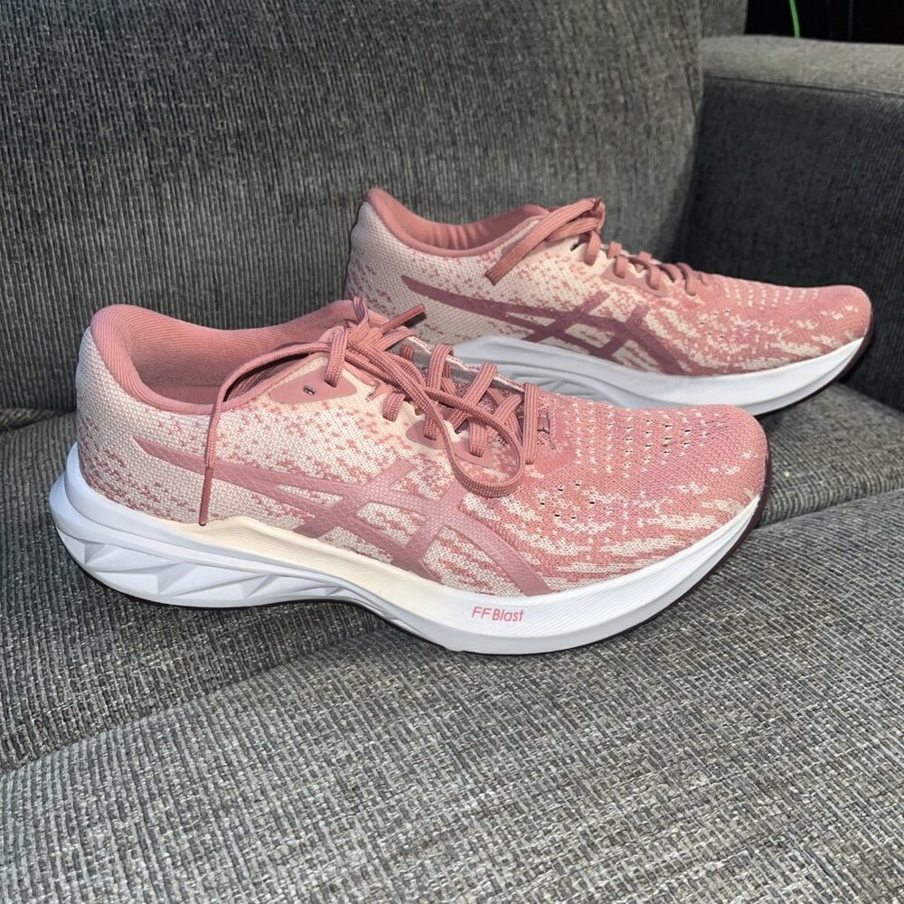 Pre Owned Womens ASICS Dynablast 2 Running Shoes. Size 8. Awesome Shoes!!! Pink.